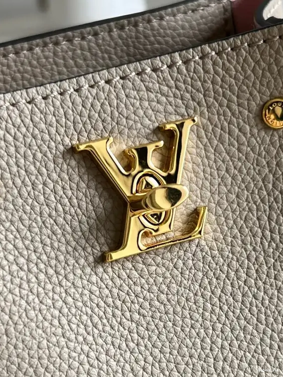LOUIS BUCKET VUITTON NANO LOCKME 0426
